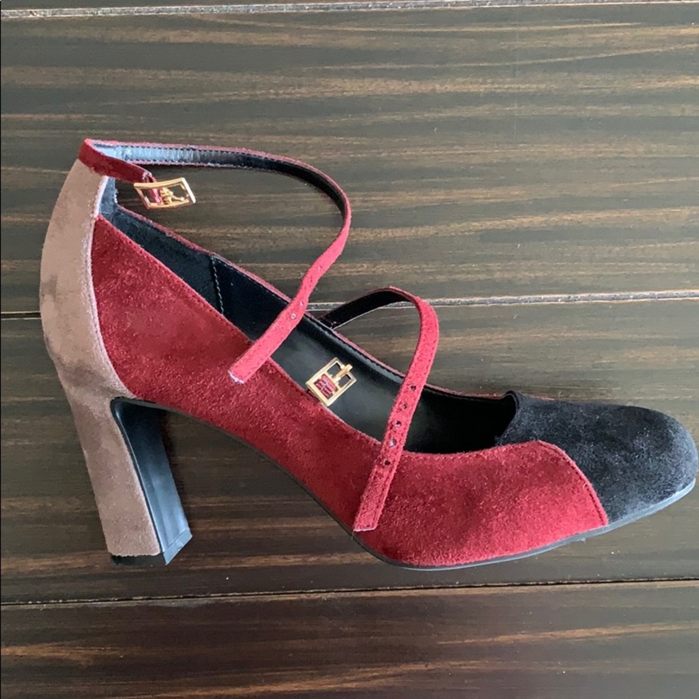 Heels - Picture 3 of 5